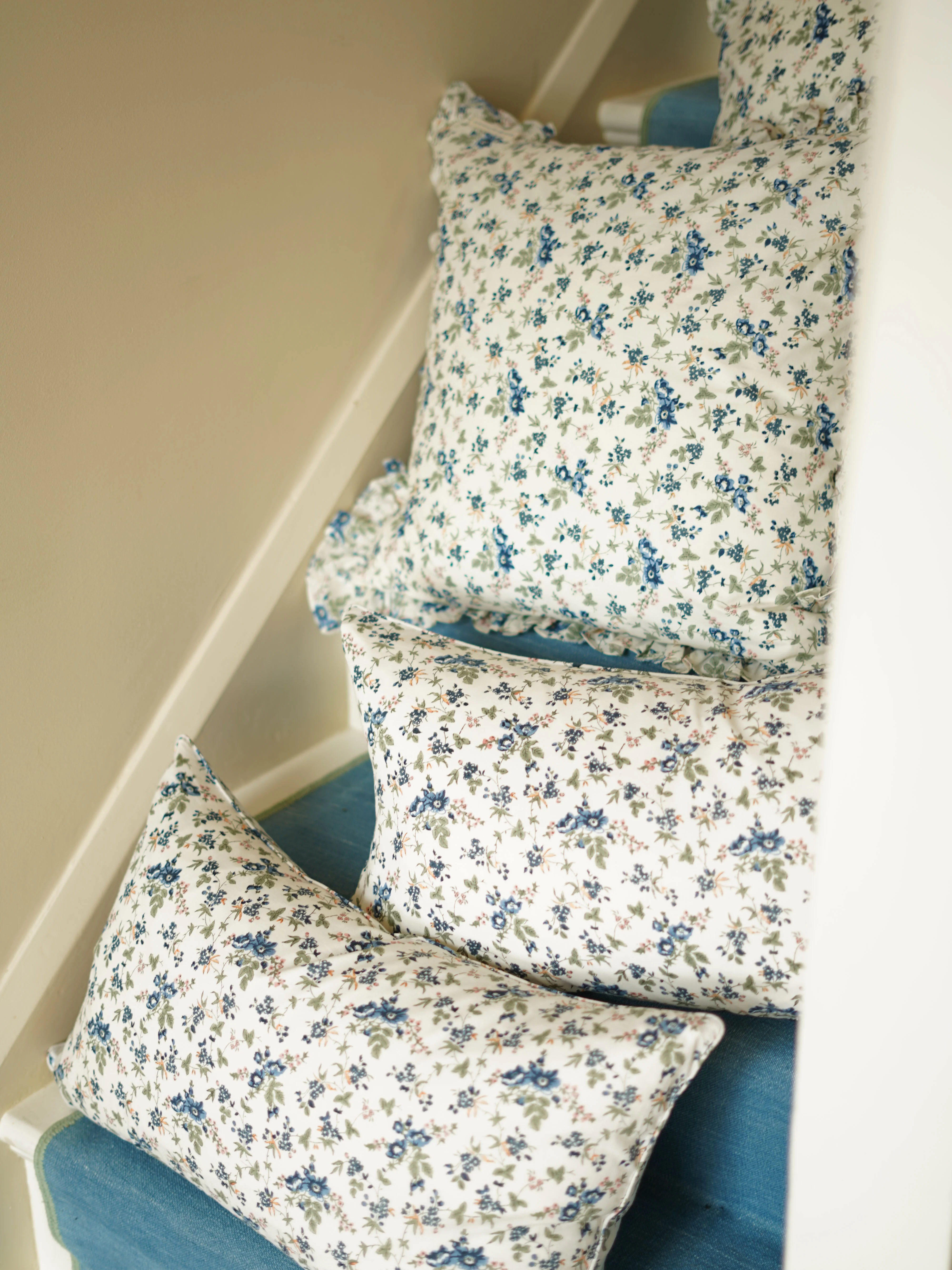 Cushion Cover, Rambling Rose 60 x 35cm - Image 4
