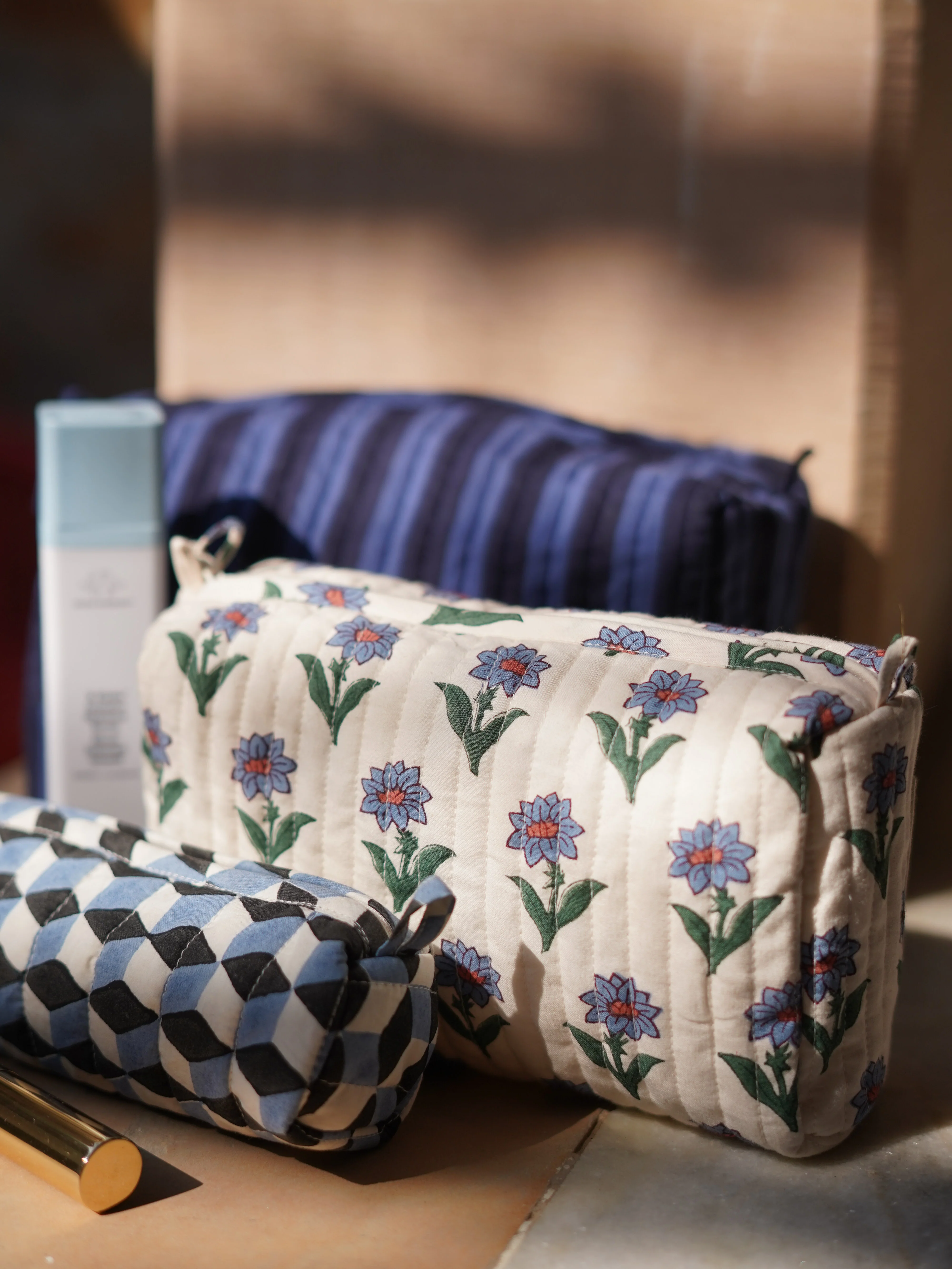 Small Wash Bag in Kashmir Flower - Image 4